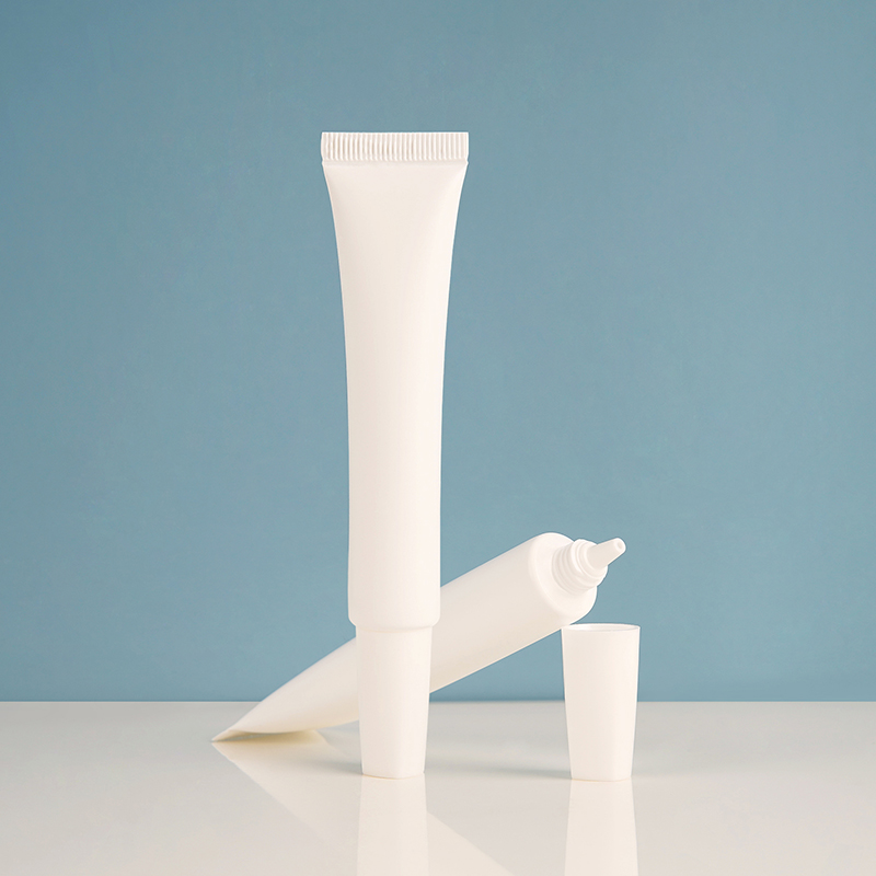 20 ml de tube d'emballage cosmétique blanc vide de lotion en plastique avec une longue buse à buse capuchon
